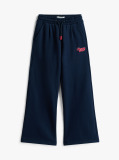 Blue Pantaloni Jogger Varsity Cu Croiala Larga Si Logo  Fete