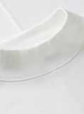 Bej T-Shirt Cu Guler Rotund Si Nasturi Aurii  Femei