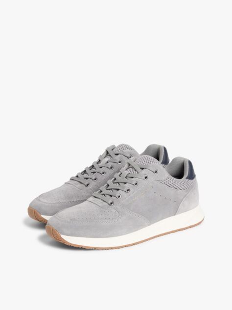Gri Adidasi Din Piele Suede Cu Textura Mixta  Barbati