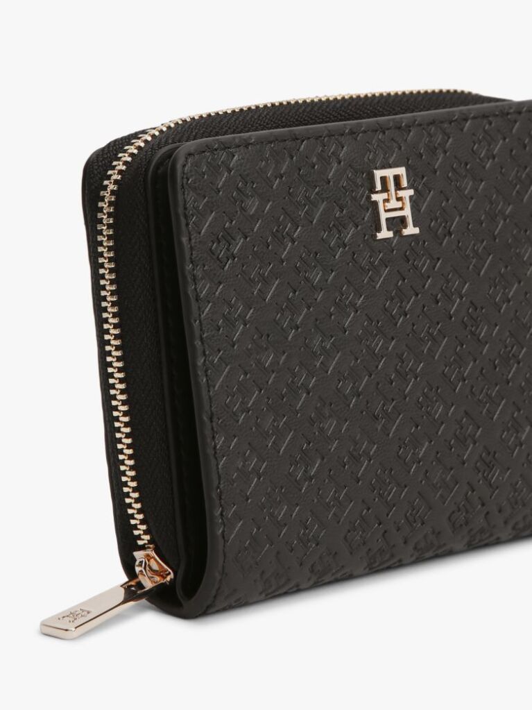 Negru Portofel Cu Clapa Si Fermoar Cu Logo Hilfiger In Relief  Femei