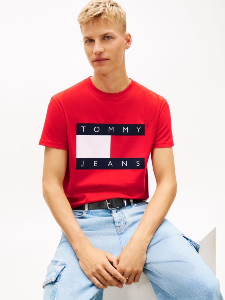 Rosu Tricou Cu Guler Rotund Si Insigna Cu Steag  Barbati