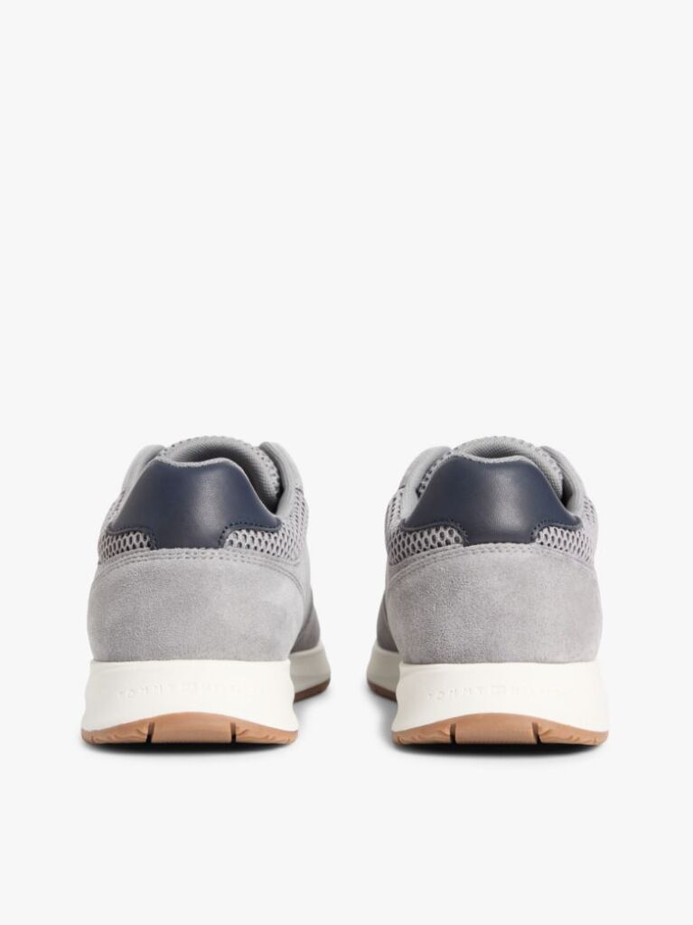Gri Adidasi Din Piele Suede Cu Textura Mixta  Barbati