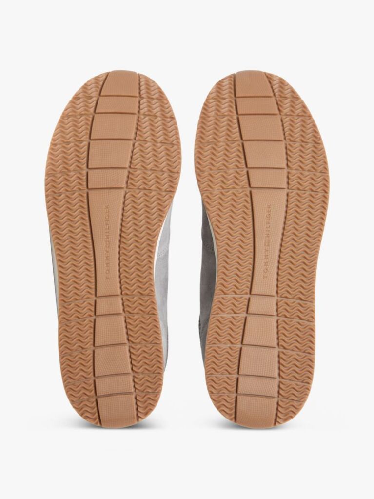Gri Adidasi Din Piele Suede Cu Textura Mixta  Barbati