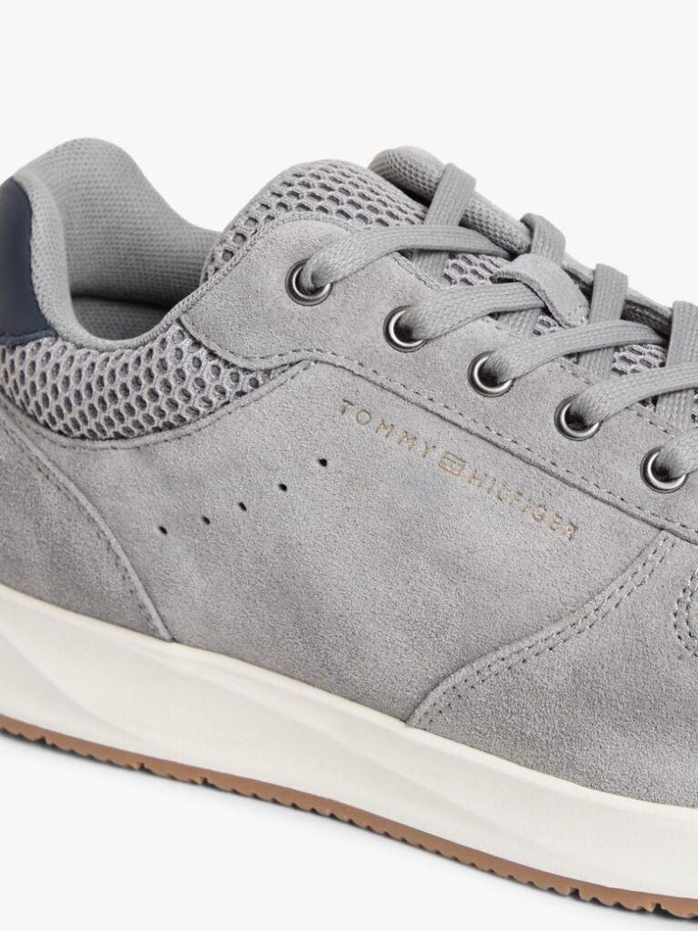 Gri Adidasi Din Piele Suede Cu Textura Mixta  Barbati