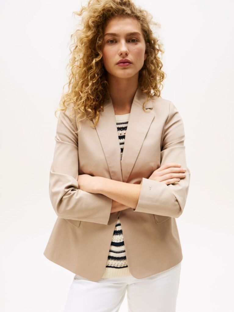 Bej Blazer Slim Twill Cu Broderie Pe Piept  Femei