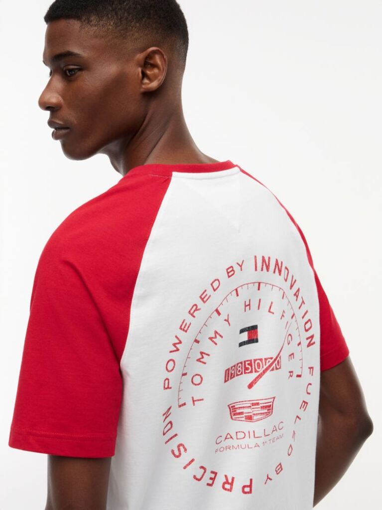 Multi TH x Cadillac Formula 1® Team T-Shirt Raglan Cu Imprimeu Pe Spate  Unisex