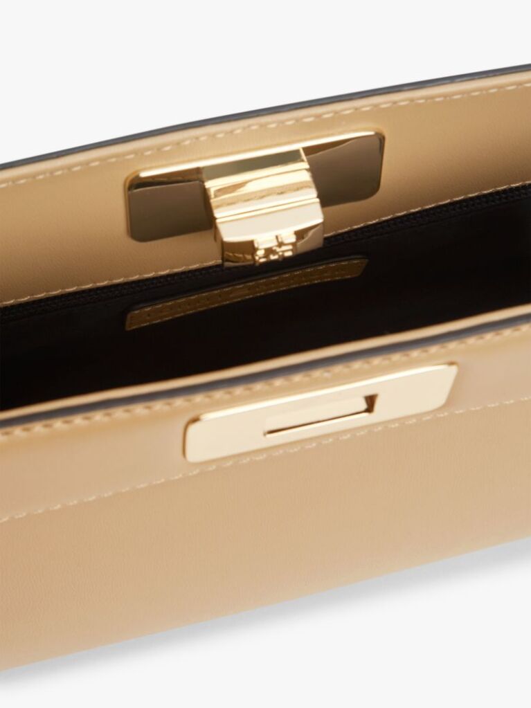 Bej Clutch Modern Cu Lant Cu Inchizatoare Clasp Si Monograma TH  Femei