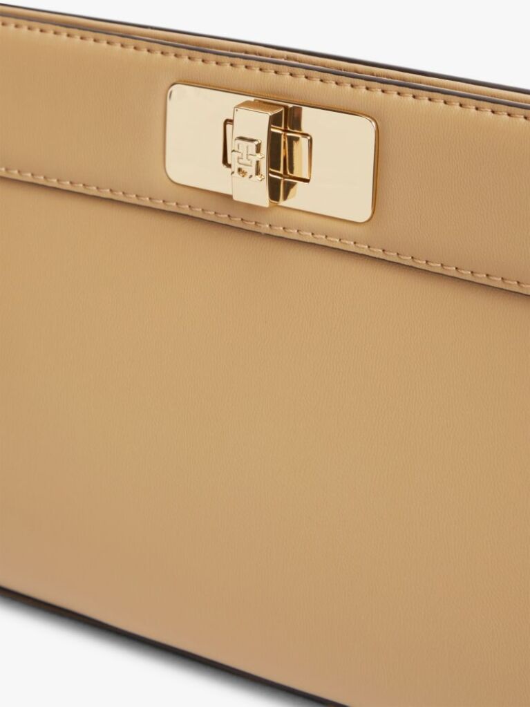 Bej Clutch Modern Cu Lant Cu Inchizatoare Clasp Si Monograma TH  Femei