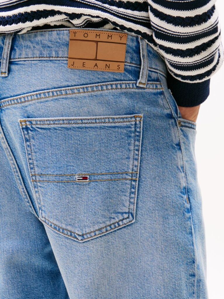 Denim Jeans Isaac Relaxati Cu Efect De Uzura Si Croiala Conica  Barbati