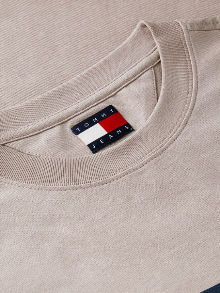 Maro Tricou Cu Guler Rotund Si Insigna Cu Steag  Barbati