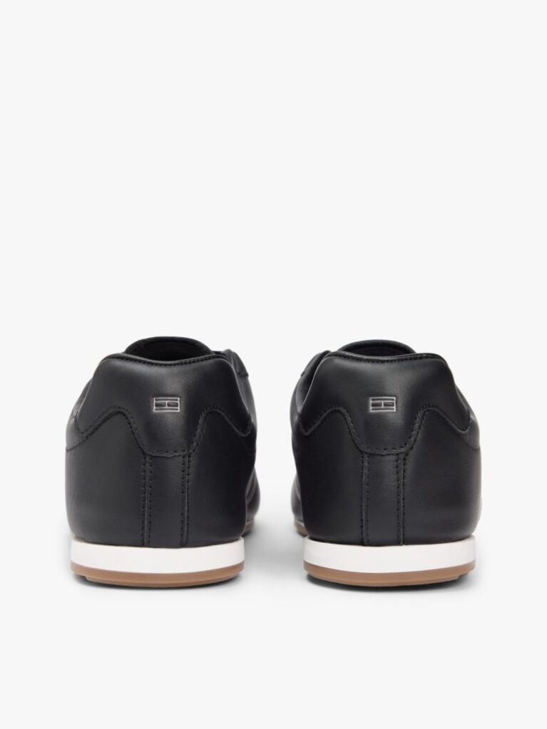 Negru Adidasi Din Piele Cu Logo Discret  Barbati