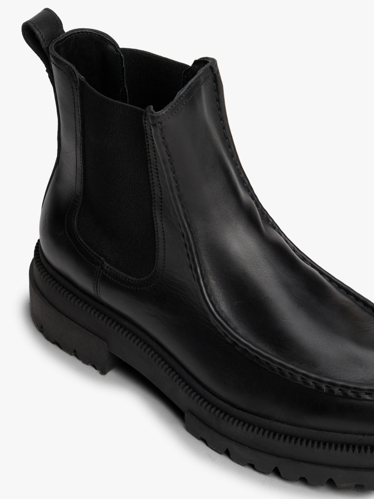 Black Leather Chunky Cleat Chelsea Boots  Men