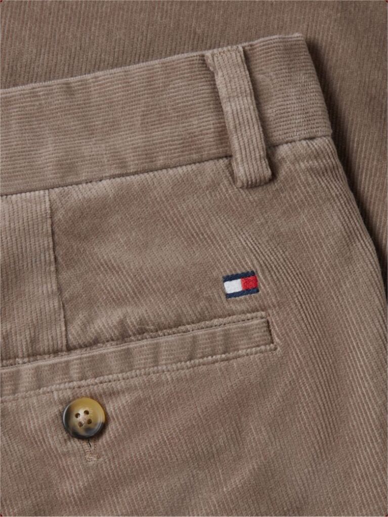 Bej Pantaloni Chinos Denton Din Catifea Fina Cu Croiala Slim Si Dreapta  Barbati