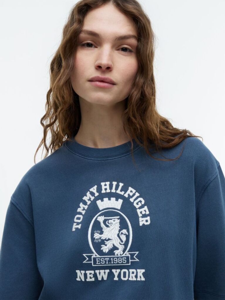 Blue Tricou Din Jersey Spalat Cu Croiala Lejera Si Broderie Pe Guler  Femei