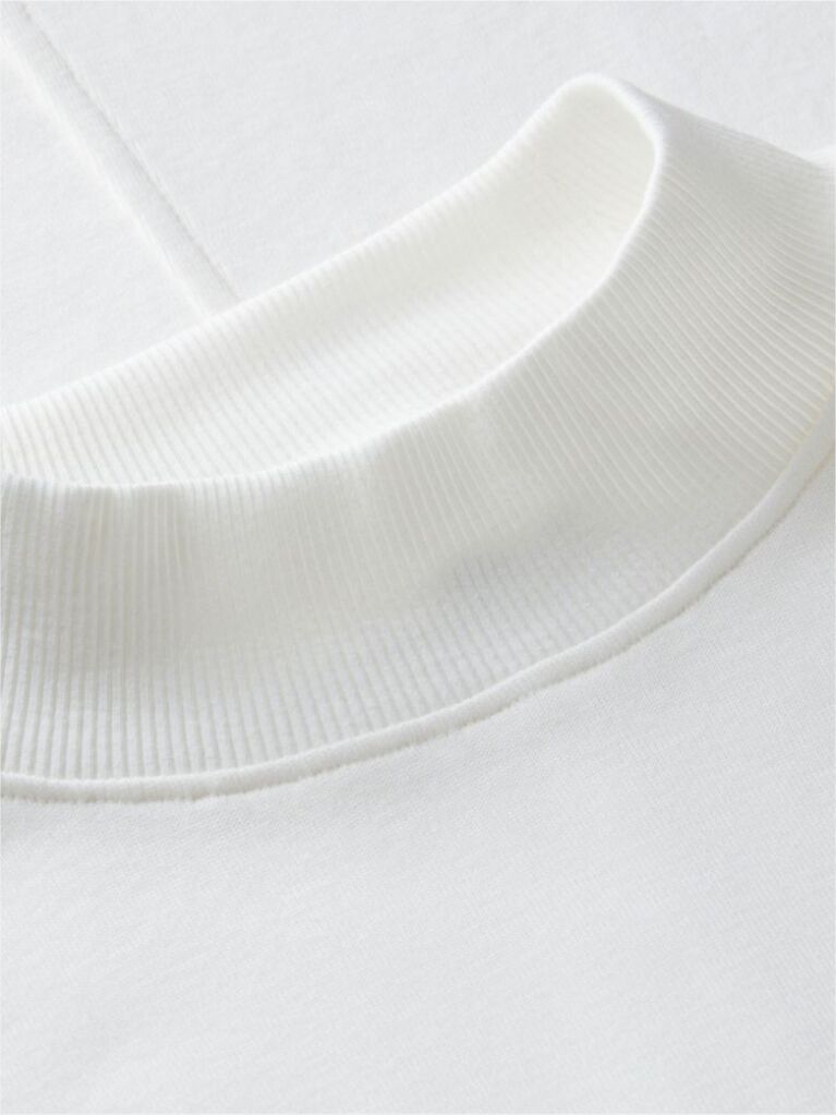 Bej T-Shirt Cu Guler Rotund Si Nasturi Aurii  Femei